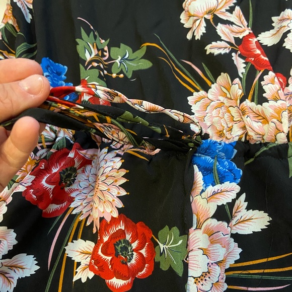 Parisian Black Floral Romper (8) - Picture 4 of 7